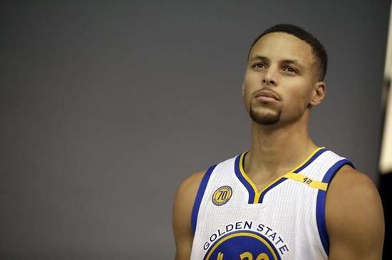 贡献两双表现！埃迪关键时刻盖帽＆进攻篮板帮助灰熊拿下比赛（埃迪砍下两双，关键大帽+前场篮板助灰熊取胜）