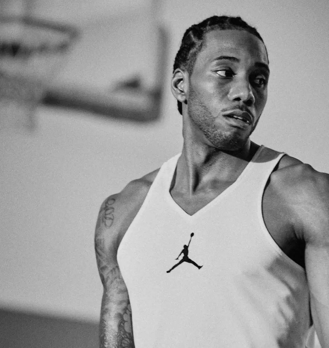 中超赛场争议判罚：VAR判罚引发热议,（中超裁判风波：VAR判决引爆热议）