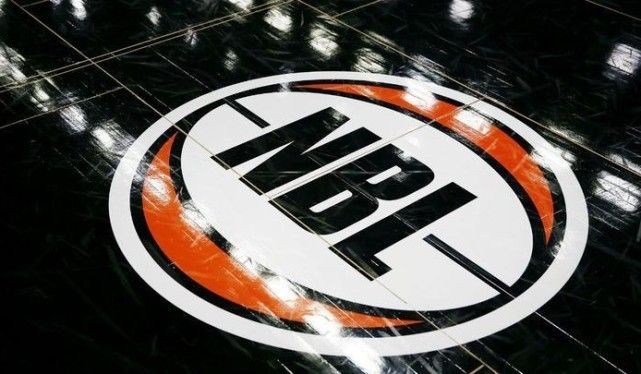 记者：西海岸下周二在杭州集结，杭州备战期间要踢一场热身赛（西海岸队下周二杭州会合，驻杭备战期间将进行一场热身赛）