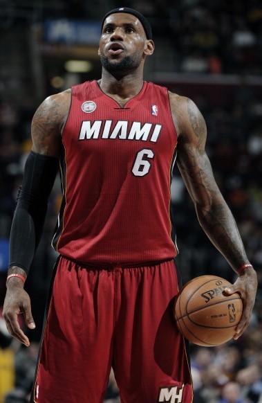 德容：要以世界杯能夺冠心态参加这项赛事，我们也相信这一点（德容：以世界杯夺冠的信念参加这项赛事，我们坚信能做到）