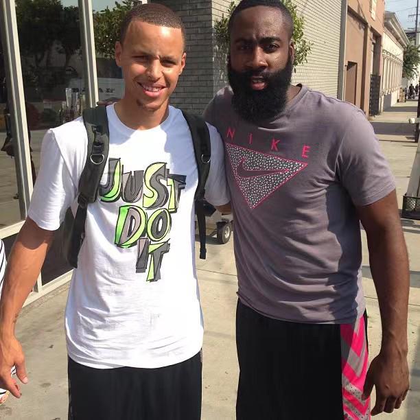 世体：霍安-加西亚因遭受撞击一瘸一拐，但能出战本轮欧冠（世体：霍安-加西亚被撞后跛行，仍将出战本轮欧冠）