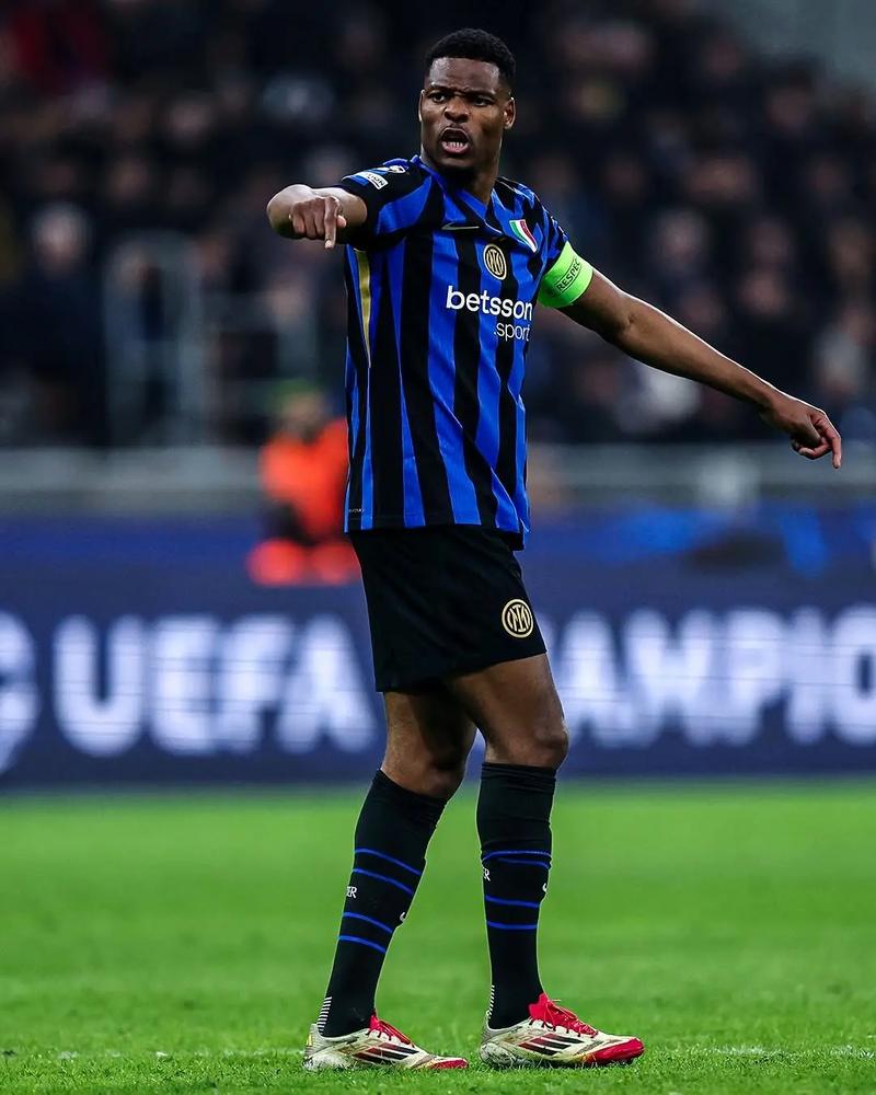 麦克布莱德精彩表现，助力球队领先（麦克布莱德发挥出色，助球队取得领先）