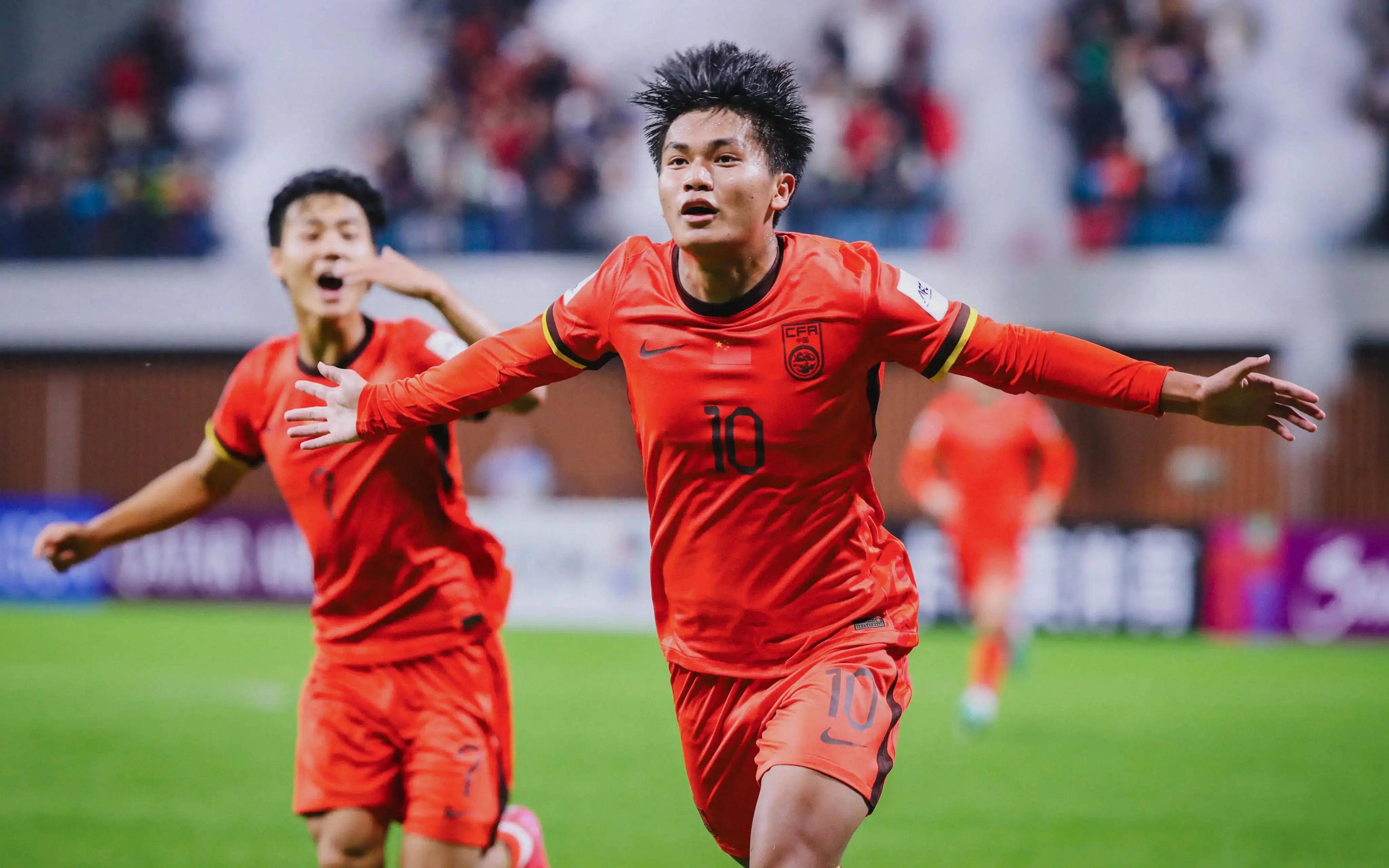 克罗斯评选历史最佳阵：C罗、大罗、小罗锋线，梅西前腰（克罗斯评出史上最佳阵容：C罗、大罗、小罗三叉戟，梅西司职前腰）