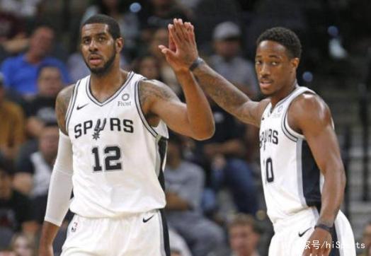 萨索洛前锋皮纳蒙蒂比赛时家中失窃，事发时孩子和保姆在家里（萨索洛前锋皮纳蒙蒂比赛期间家遭窃，孩子与保姆当时在家）