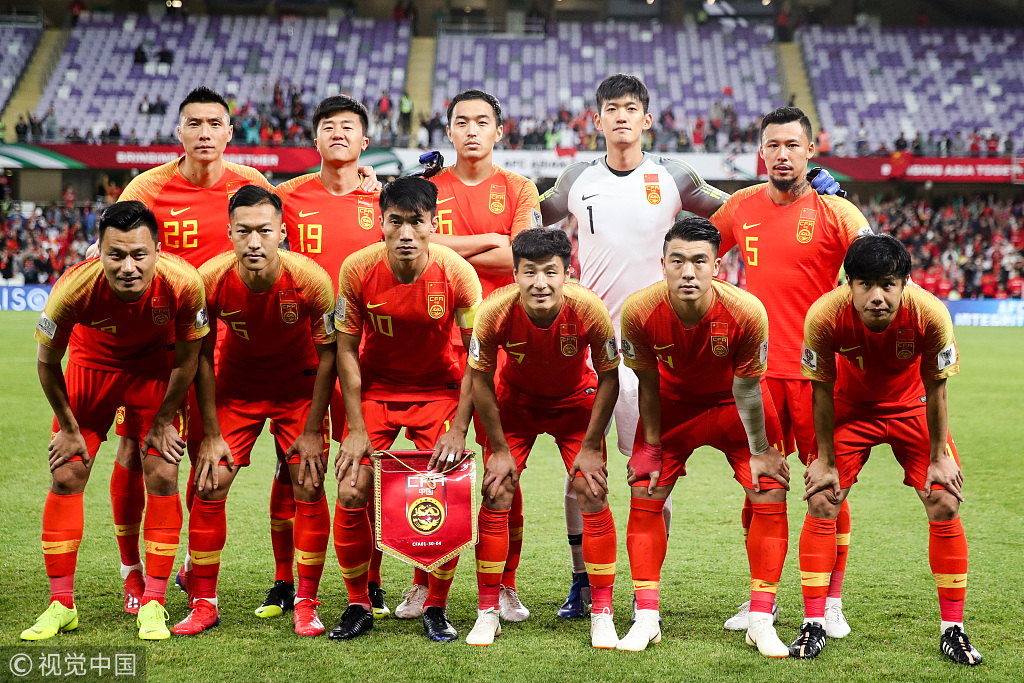 那一脚出去，全场屏住呼吸（这一脚踢出，全场屏息凝神）