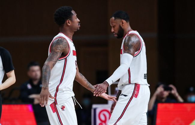 利物浦官方：索博斯洛伊累积五黄将停赛一场，无缘对阵狼队（利物浦官宣：索博斯洛伊累计五黄停赛一场，缺席与狼队之战）