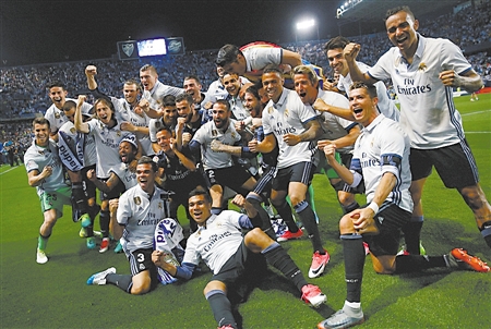 足球欧冠小组榜首争夺白热化（欧冠各组头名争夺战愈演愈烈）