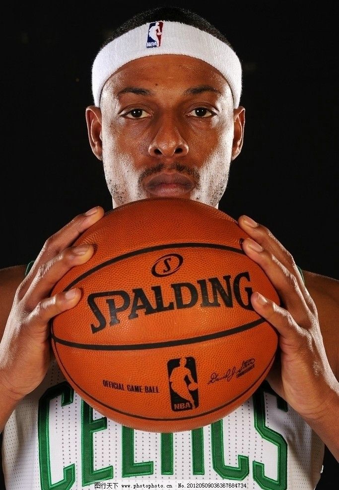 破防了！张本智和比手势，现场球迷给港队加油，日本队压力大（张本智和做手势引爆全场，球迷齐为港队助威，日本队压力陡增）