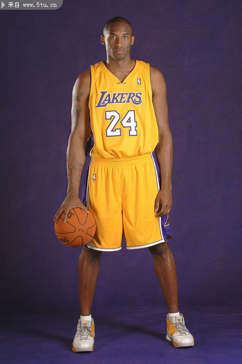 荷兰女国脚罗尔德公开谈论与女友恋情，两人曾因亲密照片受批评（荷兰女足国脚罗尔德谈与女友恋情，曾因亲密照遭批评）