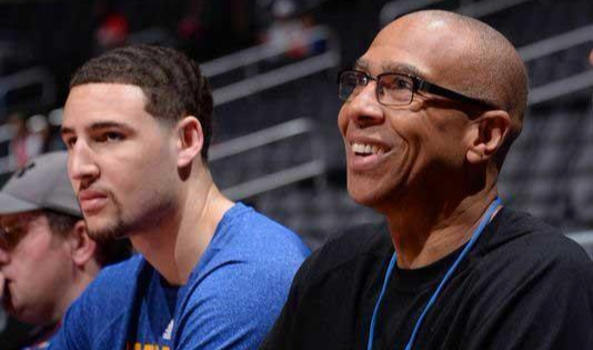 湖人更新战马刺伤病报告：斯玛特伤愈复出，克勒贝尔出战成疑（湖人公布对阵马刺伤情：斯玛特复出，克勒贝尔出战存疑）