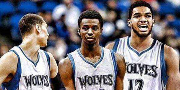 詹姆斯关键上篮助球队锁胜（詹姆斯关键上篮锁定胜局）