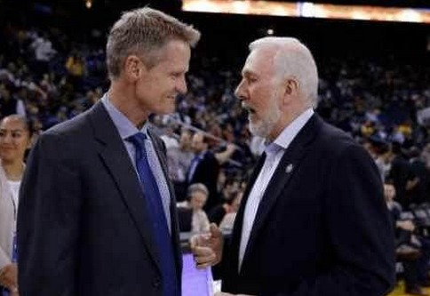 翟晓川断球反击，展现篮球运动员的瞬间爆发力（翟晓川抢断快攻，尽显篮球运动员瞬时爆发力）