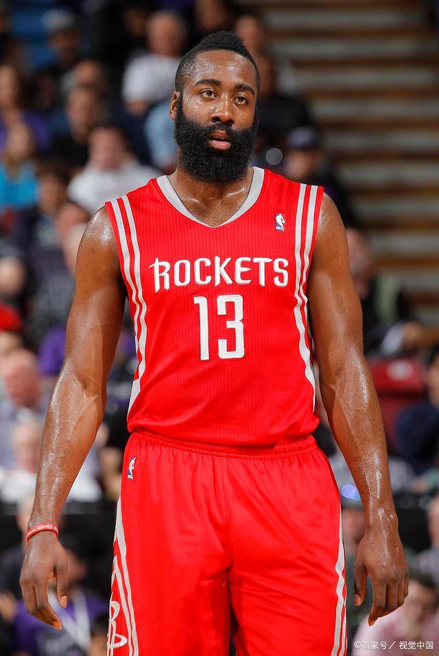 官方：巴萨与24岁后卫埃里克-加西亚续约至2031年（巴萨官方宣布：24岁后卫埃里克·加西亚续约至2031年）