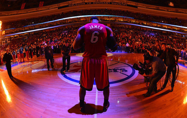 歌名应景，著名歌唱家波切利在世界杯抽签仪式演唱《今夜无人入眠》（世界杯抽签仪式上，波切利献唱《今夜无人入眠》，歌名应景）