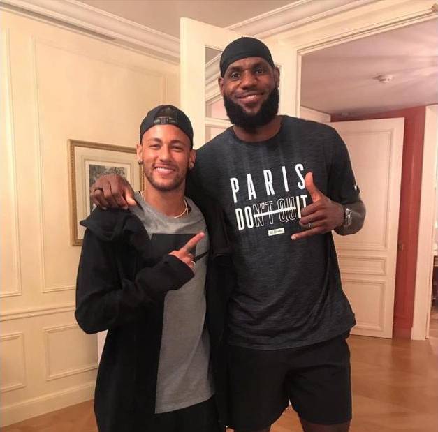 迪文岑佐犯规引发争议（迪文岑佐因犯规遭质疑）