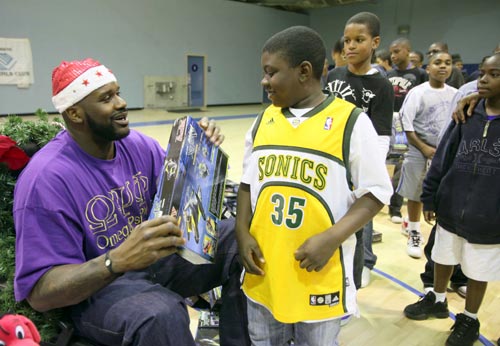 雷霆强势反扑，瞬间点燃比赛激情（雷霆强势逆袭，瞬间引燃赛场激情）