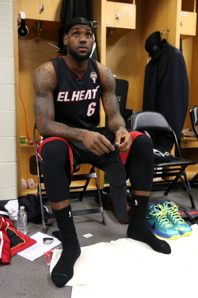 英超第14轮，利物浦、切尔西爆冷，阿森纳巩固领先，曼城或与阿森纳争夺冠军。（英超第14轮：利物浦、切尔西意外失分，阿森纳稳固领跑，曼城有望与枪手争冠）