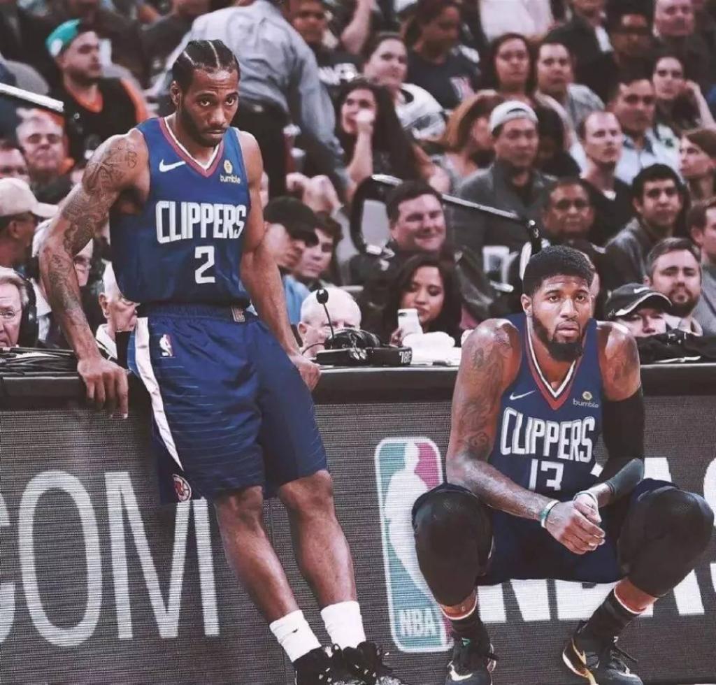 詹姆斯生涯常规赛1015胜升至NBA历史第二，仅次于贾巴尔（詹姆斯常规赛生涯胜场达1015场，升至NBA历史第二，仅次贾巴尔）