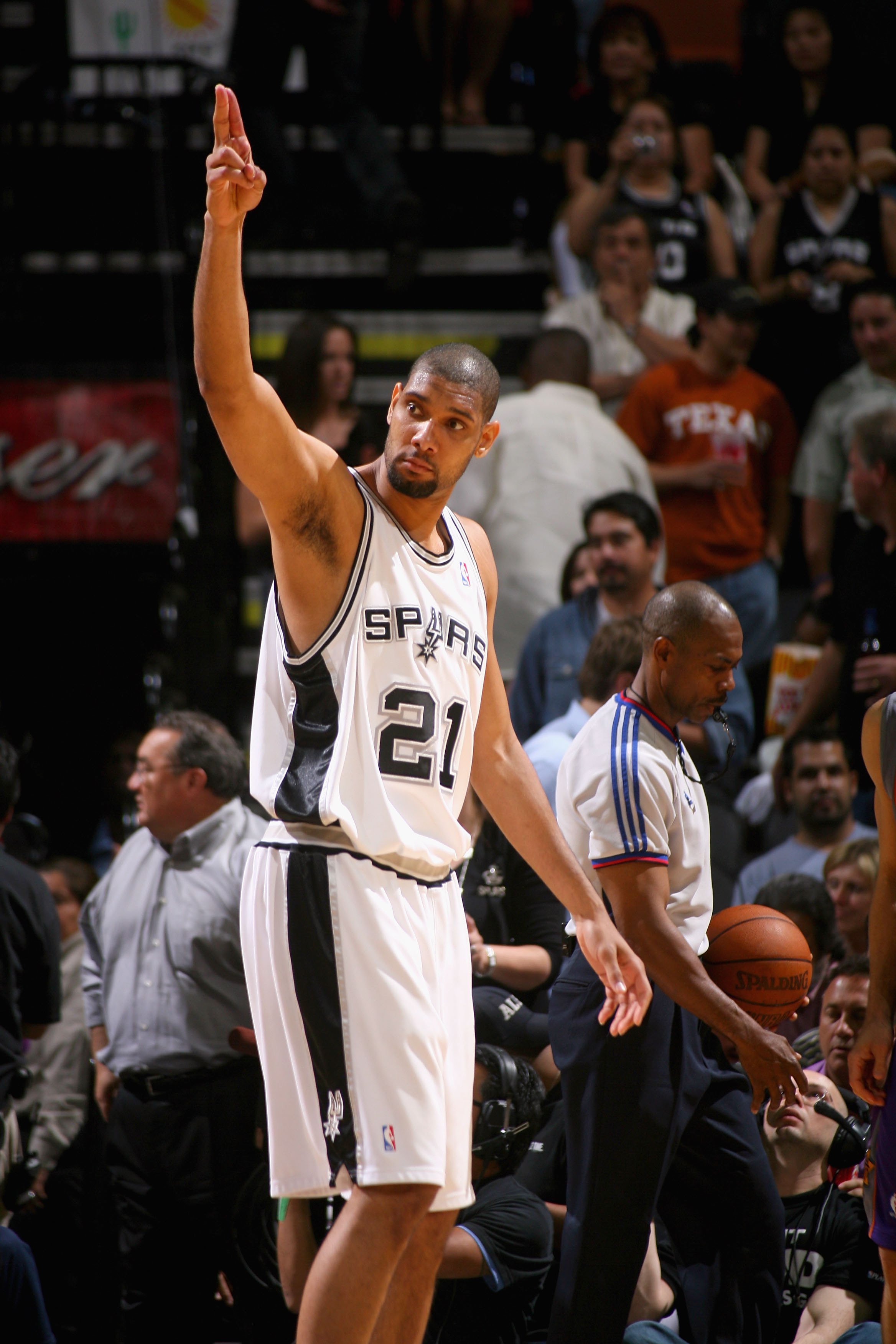 这下真信了！切尔西9号魔咒无人可破，新援中锋再遭严重伤情困扰（切尔西9号魔咒再现，新援中锋再陷重伤困扰）