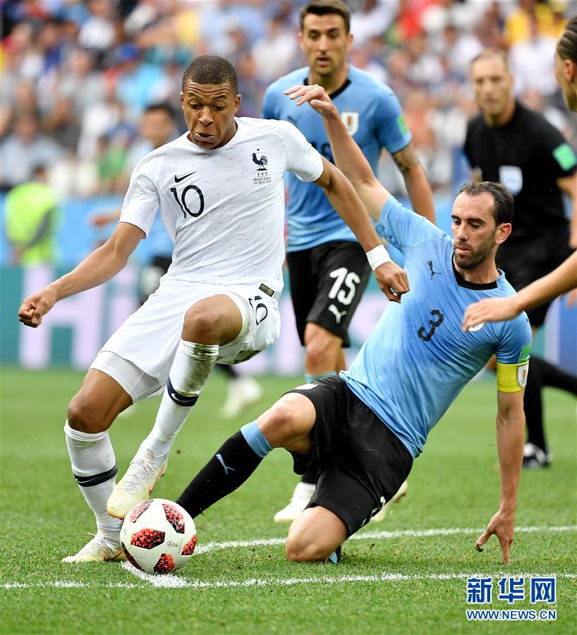 亚历山大惊艳表现，单节打卡33分！（亚历山大大爆发，单节狂砍33分！）