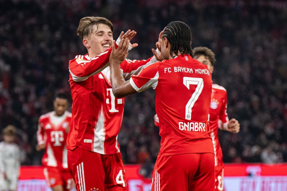 完成英格兰成年代表队首秀，夸安萨获赠纪念帽（夸安萨迎来英格兰成年队处子秀，获颁纪念帽）