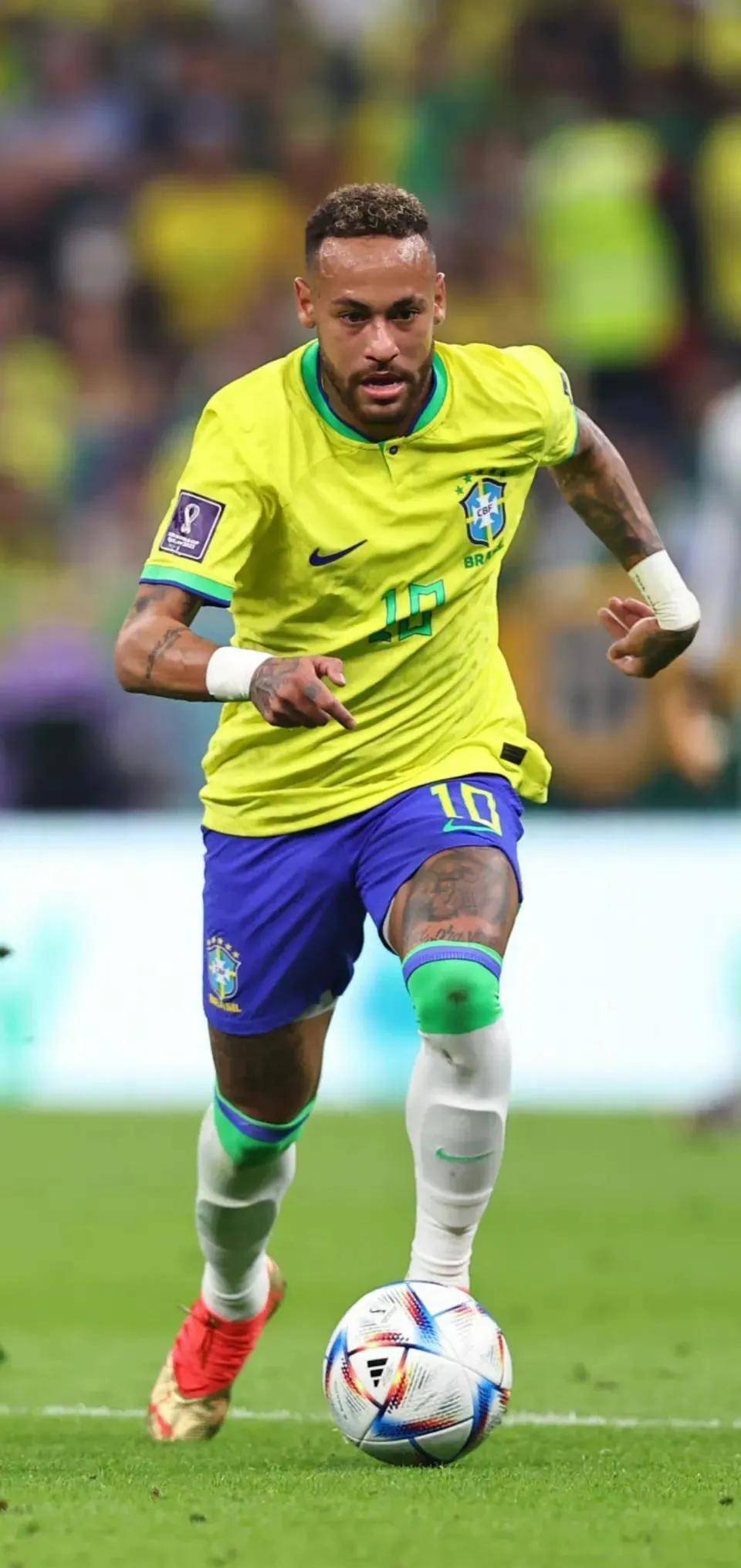 拜仁慕尼黑客场大胜勒沃库森（拜仁慕尼黑客场横扫勒沃库森）