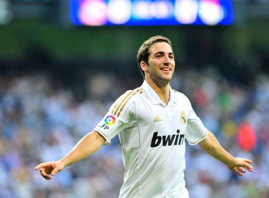 西甲第15轮观赛指南：皇马迎击塞尔塔；巴萨作客挑战贝蒂斯（西甲第15轮前瞻：皇马对阵塞尔塔，巴萨客战贝蒂斯）