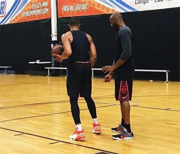 天空：曼联1月不会积极出售齐尔克泽，最近他发挥了一些作用（天空体育：曼联今冬不主动出售齐尔克泽，近期表现已有所贡献）