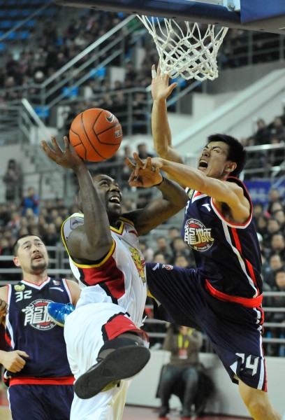 媒体人排CBA外援实力榜，新疆签约新外援，同曦官宣王世龙担任球队主帅（媒体人评选CBA外援实力榜 新疆签新外援 同曦官宣王世龙出任主帅）