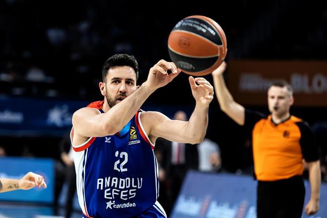 图片报：诺伊尔将根据身体情况决定是否在明年夏天退役（图片报：诺伊尔明夏是否退役取决于身体状态）